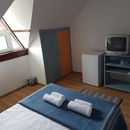 Pensiunea Casa Johnelly Костинещи Екстериор снимка