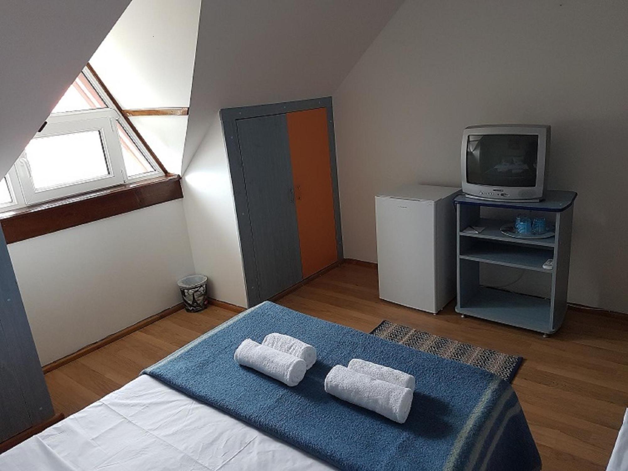 Pensiunea Casa Johnelly Костинещи Екстериор снимка