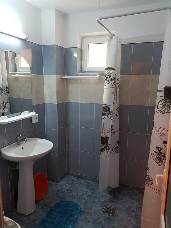 Pensiunea Casa Johnelly Костинещи Екстериор снимка