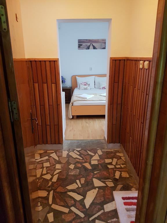 Pensiunea Casa Johnelly Костинещи Екстериор снимка