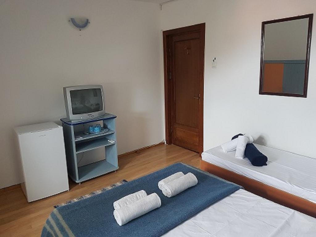 Pensiunea Casa Johnelly Костинещи Екстериор снимка