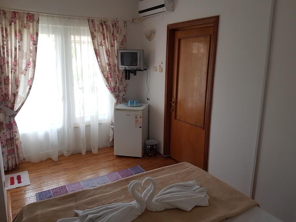 Pensiunea Casa Johnelly Костинещи Екстериор снимка