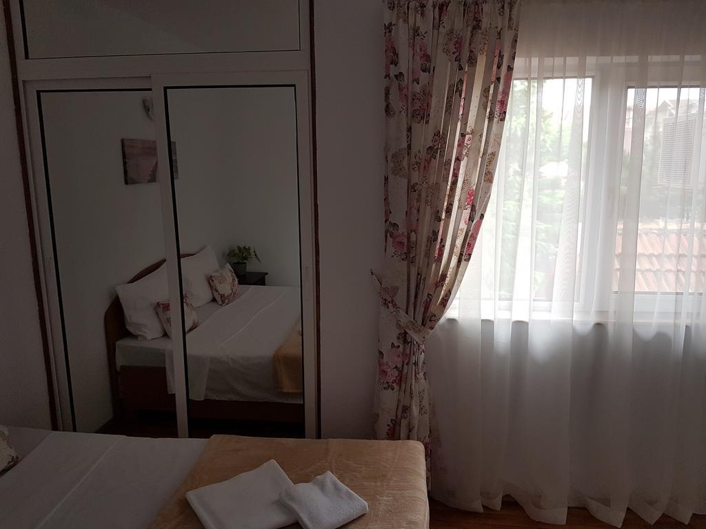 Pensiunea Casa Johnelly Костинещи Екстериор снимка