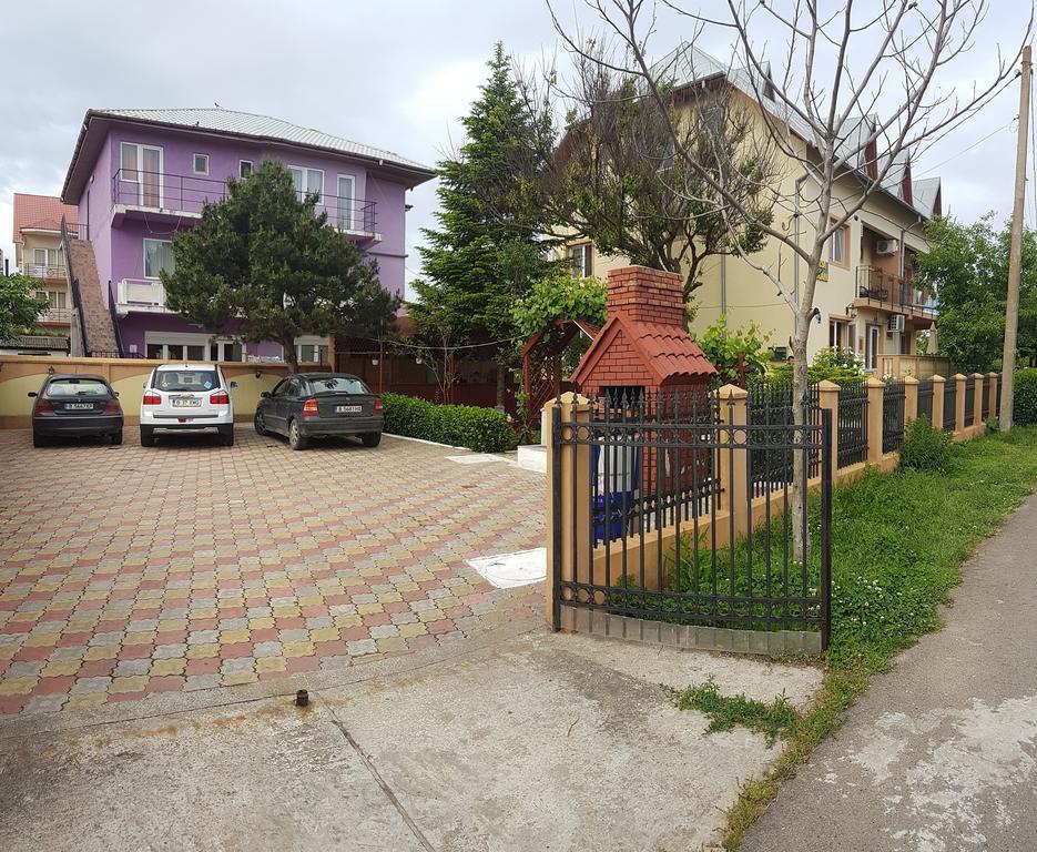 Pensiunea Casa Johnelly Костинещи Екстериор снимка