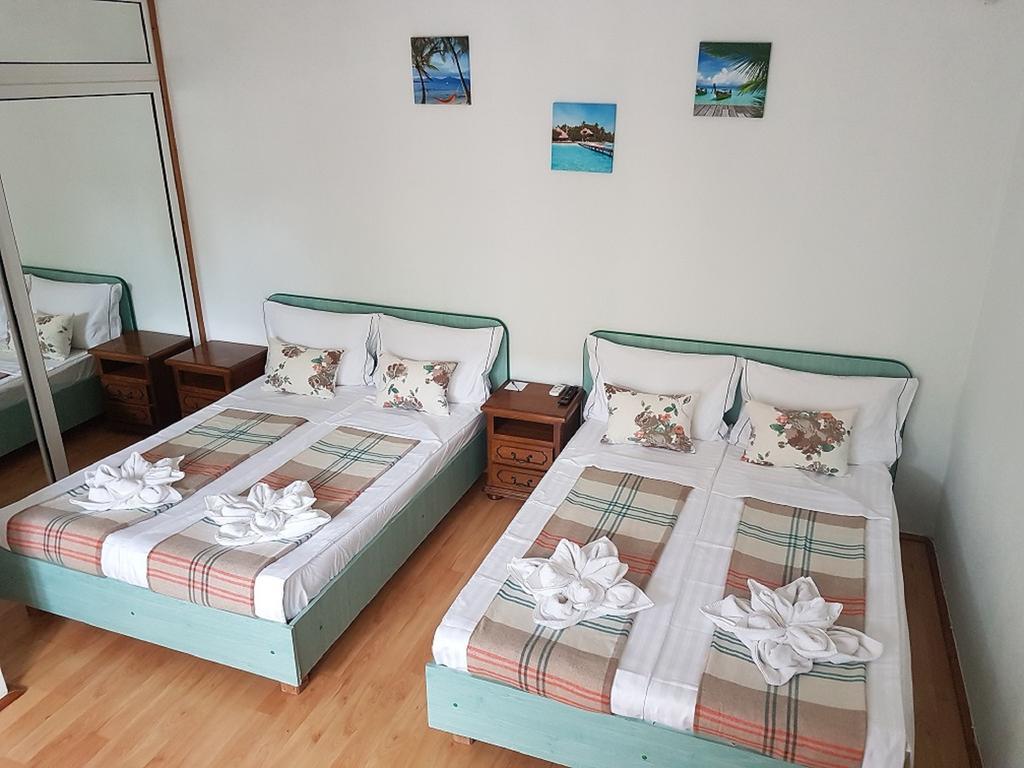 Pensiunea Casa Johnelly Костинещи Екстериор снимка