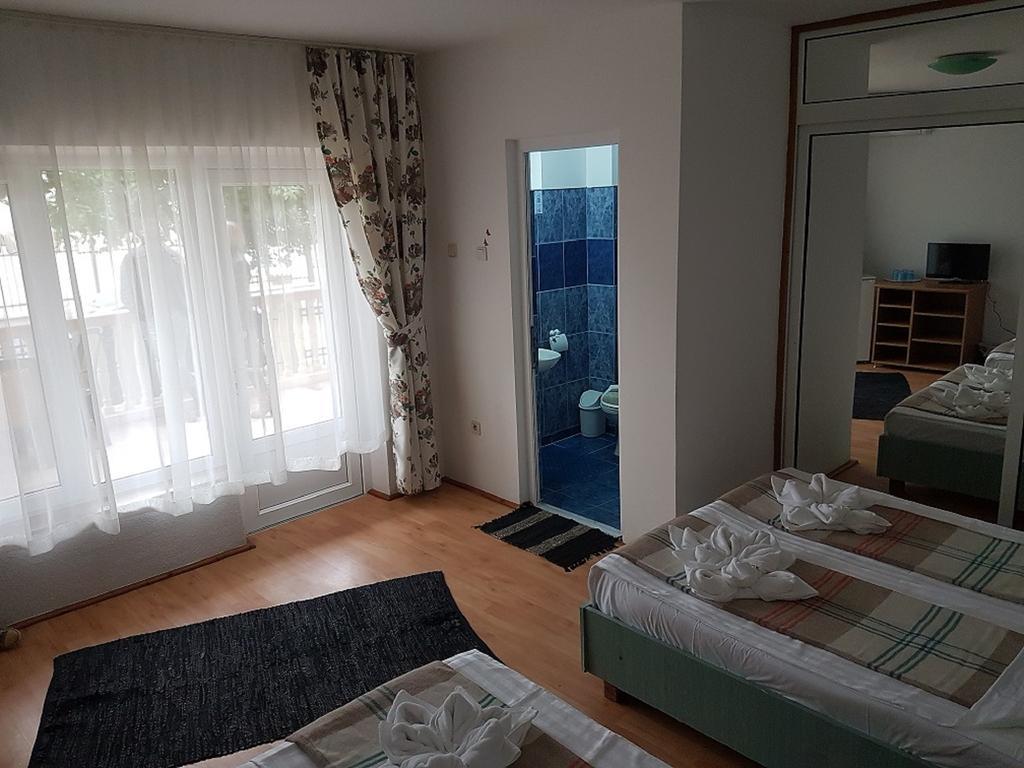 Pensiunea Casa Johnelly Костинещи Екстериор снимка