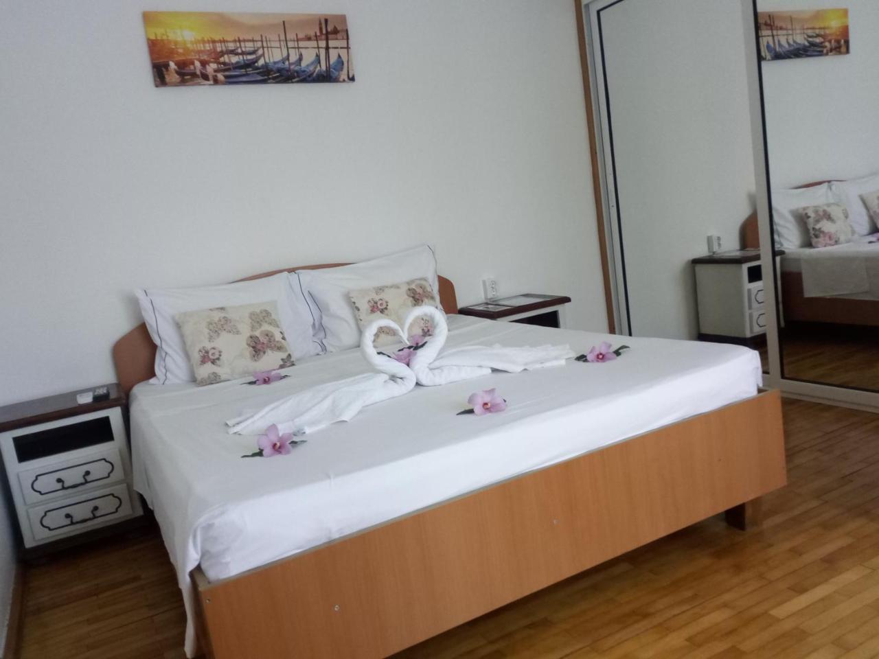Pensiunea Casa Johnelly Костинещи Екстериор снимка